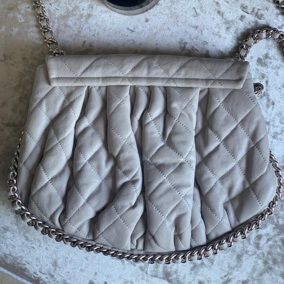 SOLD.Chanel Medium Chain Around Bag - Picture 3 of 6